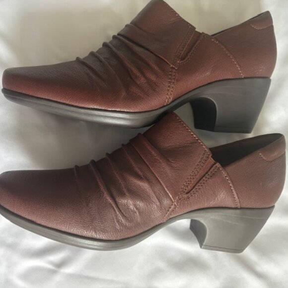 Clarks Shoes - Picture 3 of 3